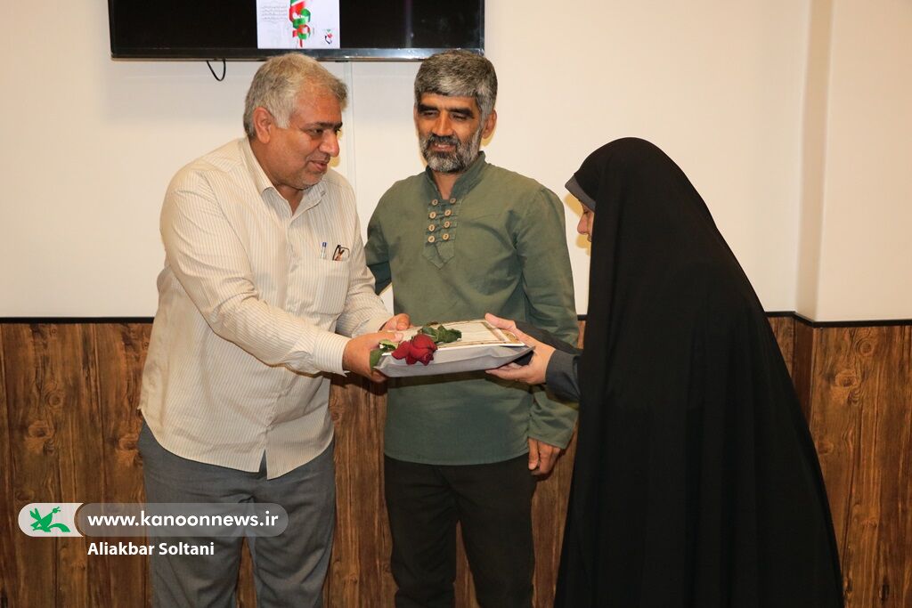 همکاران ایثارگر کانون کرمان تکریم شدند