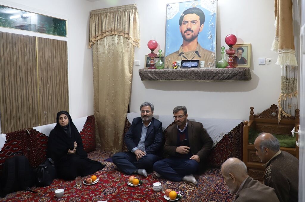 دیدار کارکنان کانون استان قزوین با خانواده شهید