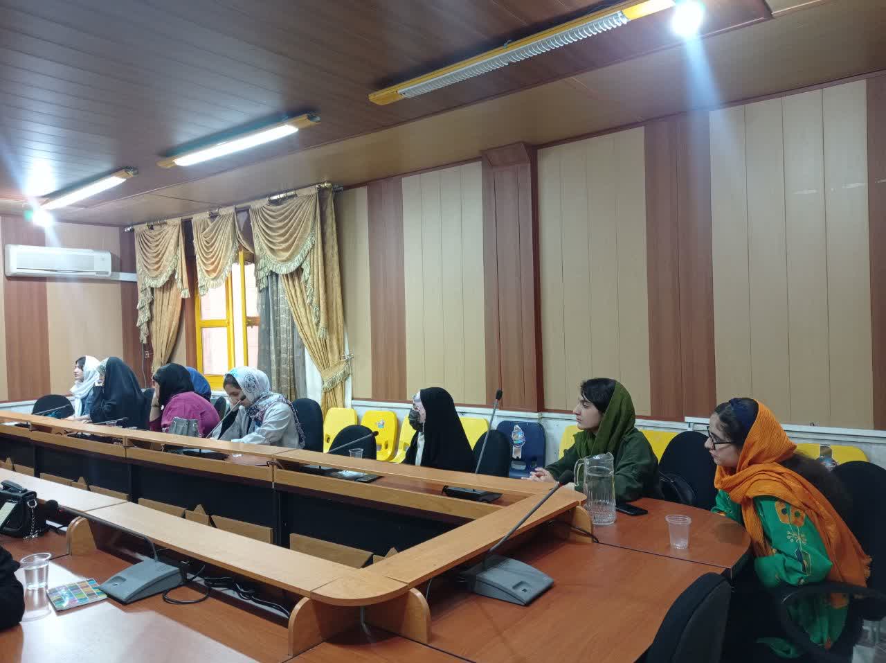 نشست بحث آزاد نوجوانان کرمانشاهی با موضوع چگونگی ارتباط خدا با خلق