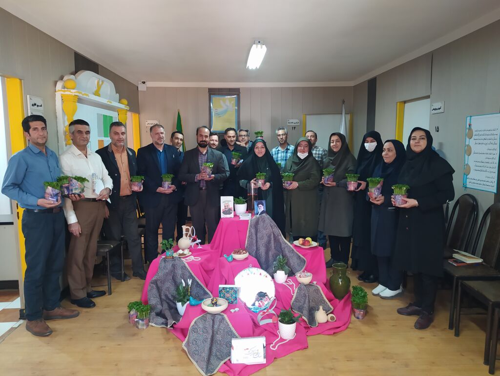 از زحمات سی سال خدمت صادقانه رییس امور اداری کانون پرورش فکری کودکان و نوجوانان استان همدان تجلیل وقدردانی شد