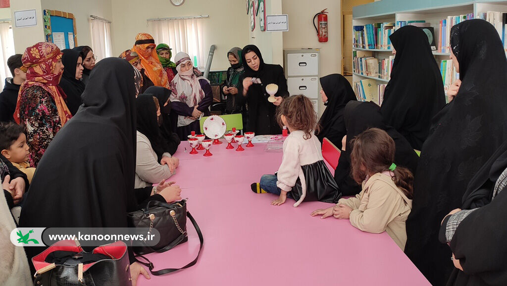 کارگاه آموزش تزیین ظروف هفت سین در کانون اصلاندوز برپا شد