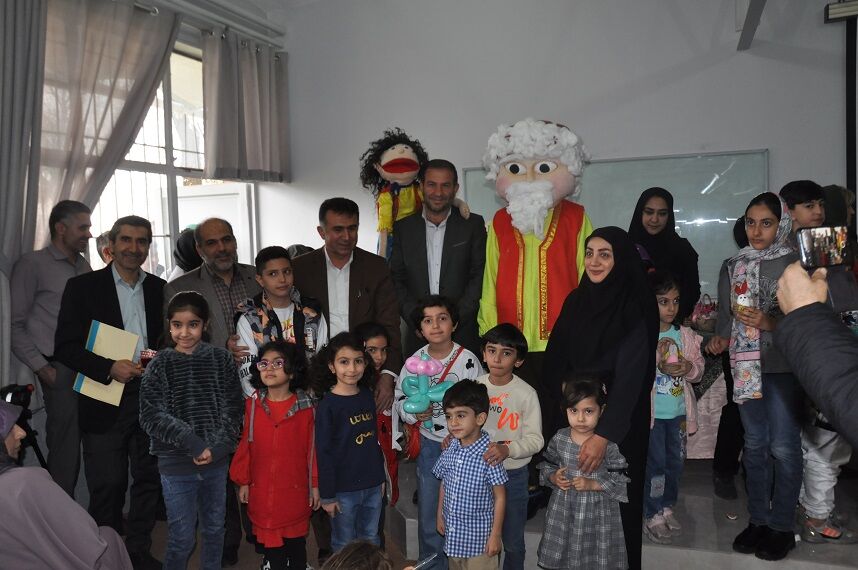 عمو نوروز و ننه سرما در ویژه برنامهی نوروزی کتابخانهی سیار کانون البرز