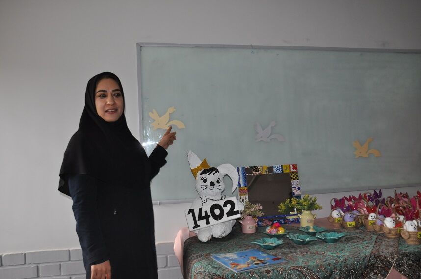 عمو نوروز و ننه سرما در ویژه برنامهی نوروزی کتابخانهی سیار کانون البرز