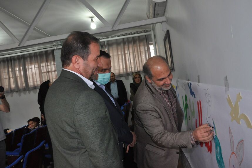 عمو نوروز و ننه سرما در ویژه برنامهی نوروزی کتابخانهی سیار کانون البرز