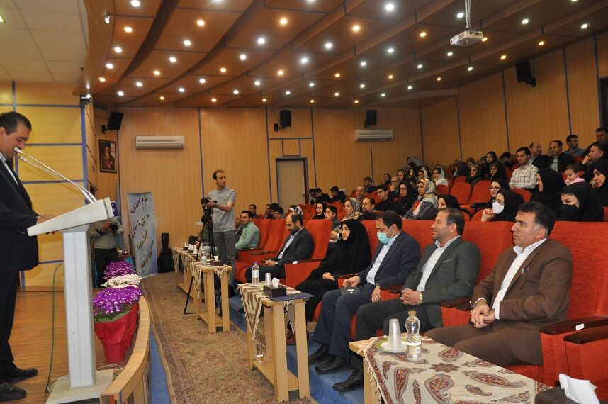 عمو نوروز و ننه سرما در ویژه برنامهی نوروزی کتابخانهی سیار کانون البرز