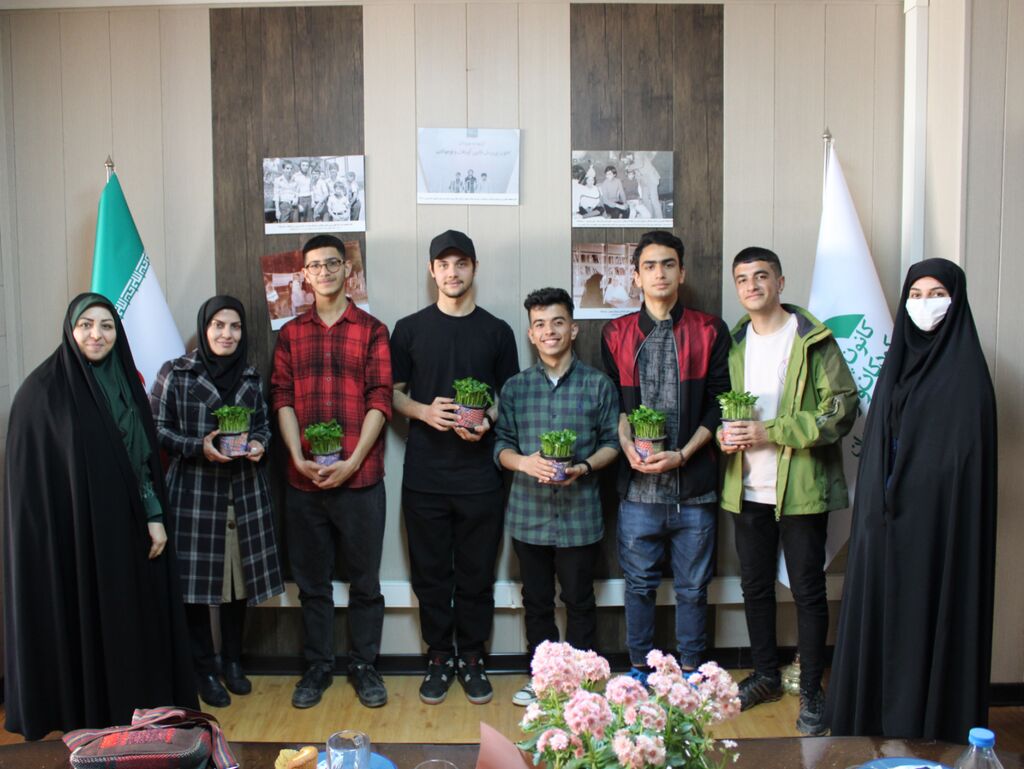 جلسه هم اندیشی سرپرست کانون همدان با اعضا فعال کارگاه انیمیشن