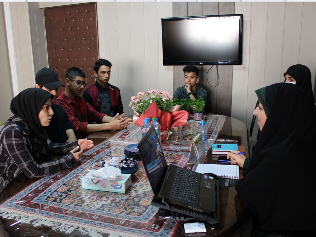 جلسه هم اندیشی سرپرست کانون همدان با اعضا فعال کارگاه انیمیشن