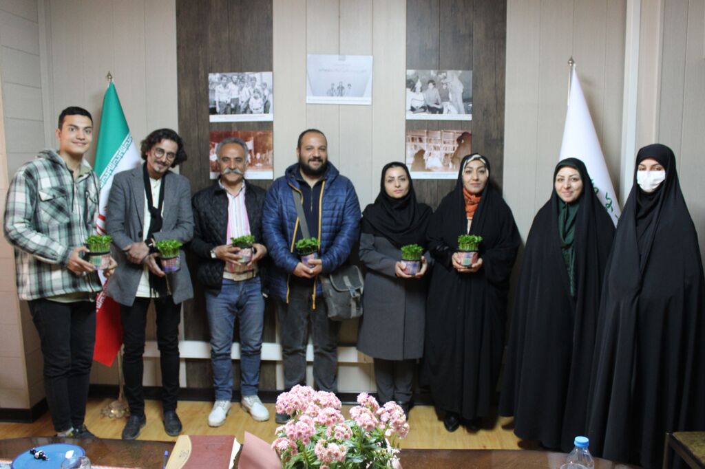 نشست صمیمی سرپرست کانون پرورش فکری استان همدان با جمعی از هنرمندان و فعالان اجتماعی