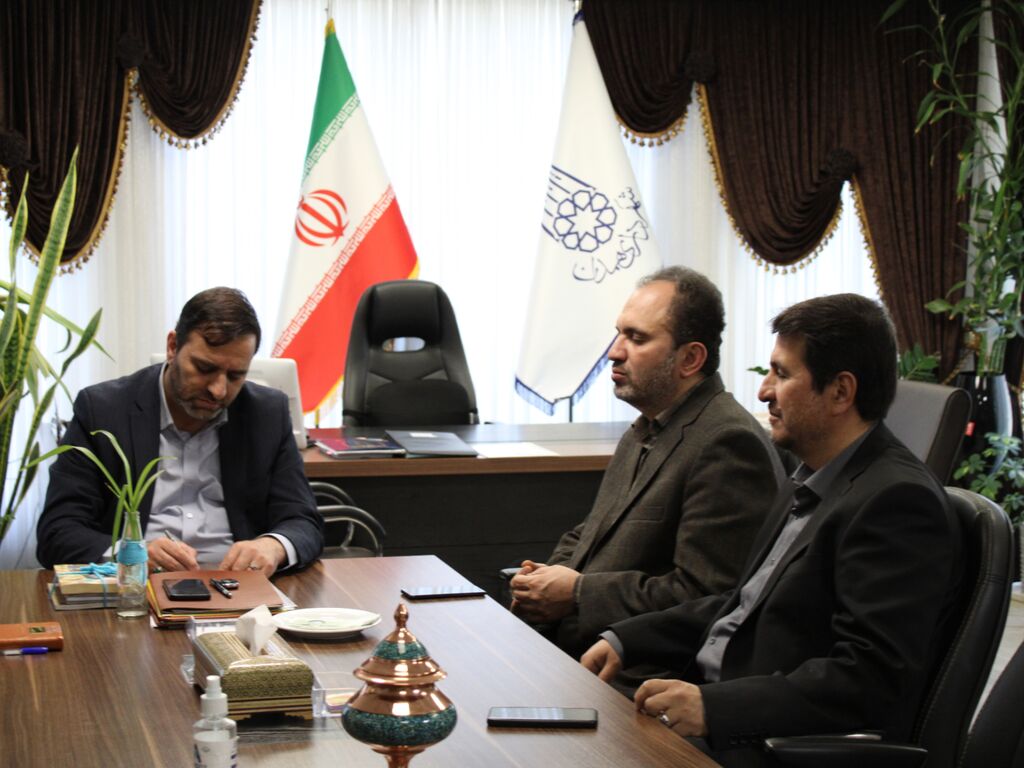 دیدار نوروزی مدیرکل کانون پرورش فکری  با شهردار همدان