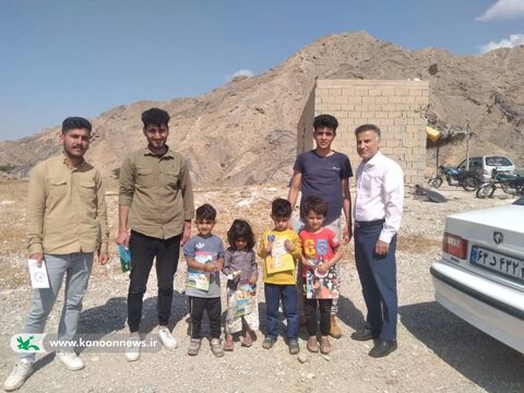 کانون استان بوشهر به کودکان عشایر کتاب اهدا کرد