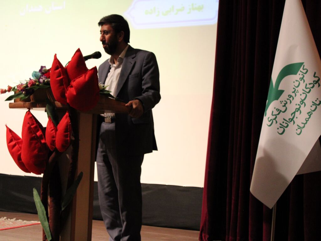 آیین تکریم و معارفه مدیرکل کانون پرورش فکری کودکان و نوجوانان استان همدان برگزار شد