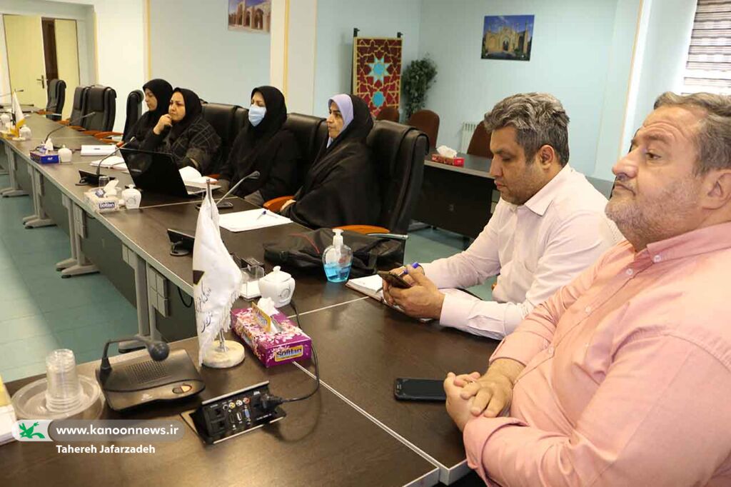 جلسه شورای فرهنگی کانون سمنان با تأکید بر انسجام و دقت در برنامه‌ها و اهمیت کنگره شهدا برگزار شد 