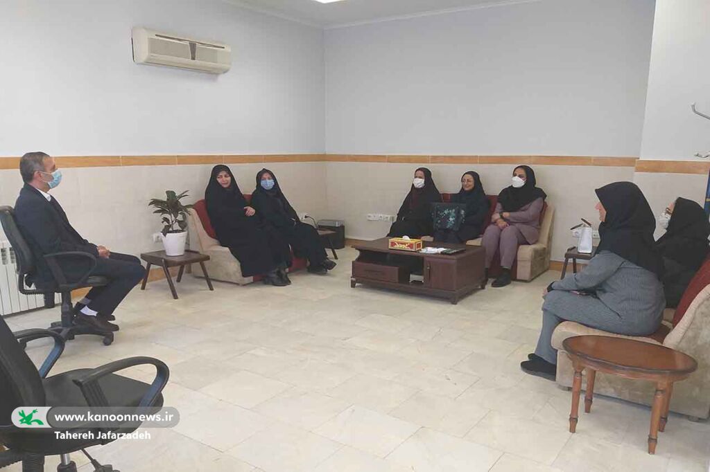 دیدار مربیان مراکز با مدیرکل کانون سمنان