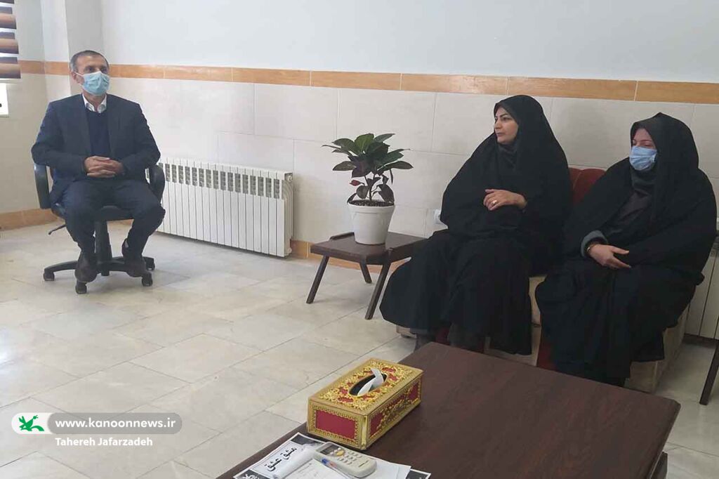 دیدار مربیان مراکز با مدیرکل کانون سمنان