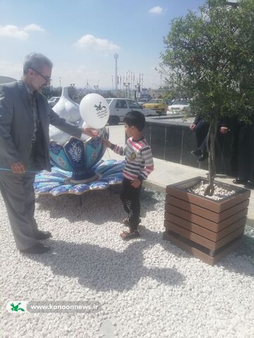 مربیان کتابخانه‌های سیار روستایی زنجان و هیدج به استقبال مهمانان نوروزی رفتند