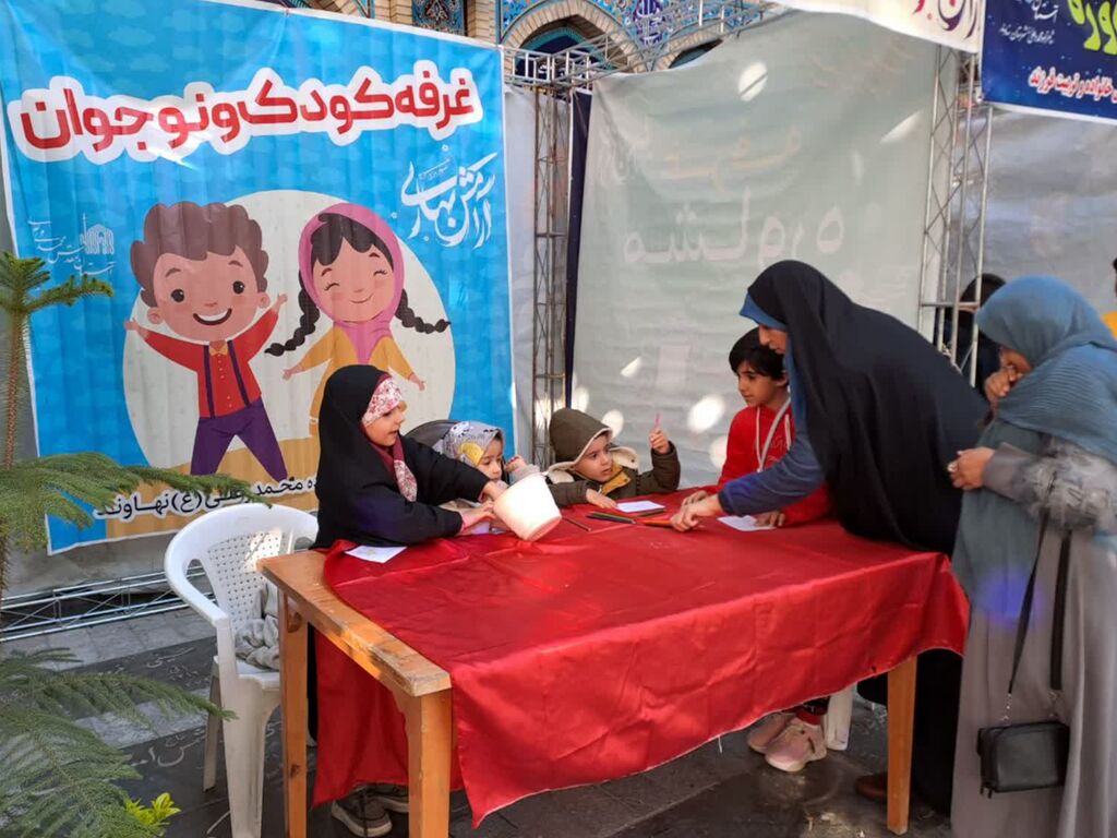 برپایی غرفه فرهنگی و هنری مرکز کانون پرورش فکری شماره دو نهاوند در ایام ماه مبارک رمضان