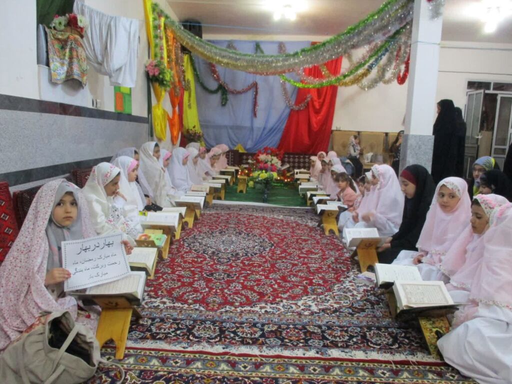 دیدارهای مدیر کل کانون استان همدان بهشتیان کوچک در مرکز فرهنگی هنری کانون دمق برگزار شد