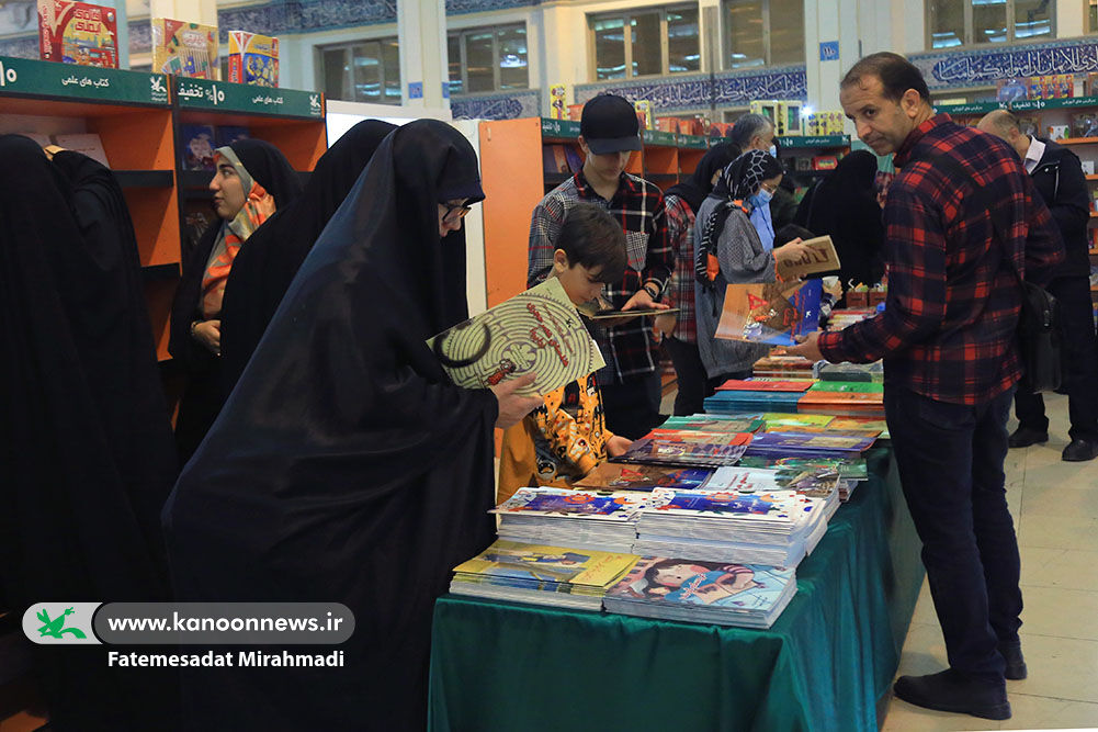 استقبال خوب خانواده‌ها از غرفه کانون در نمایشگاه قرآن کریم