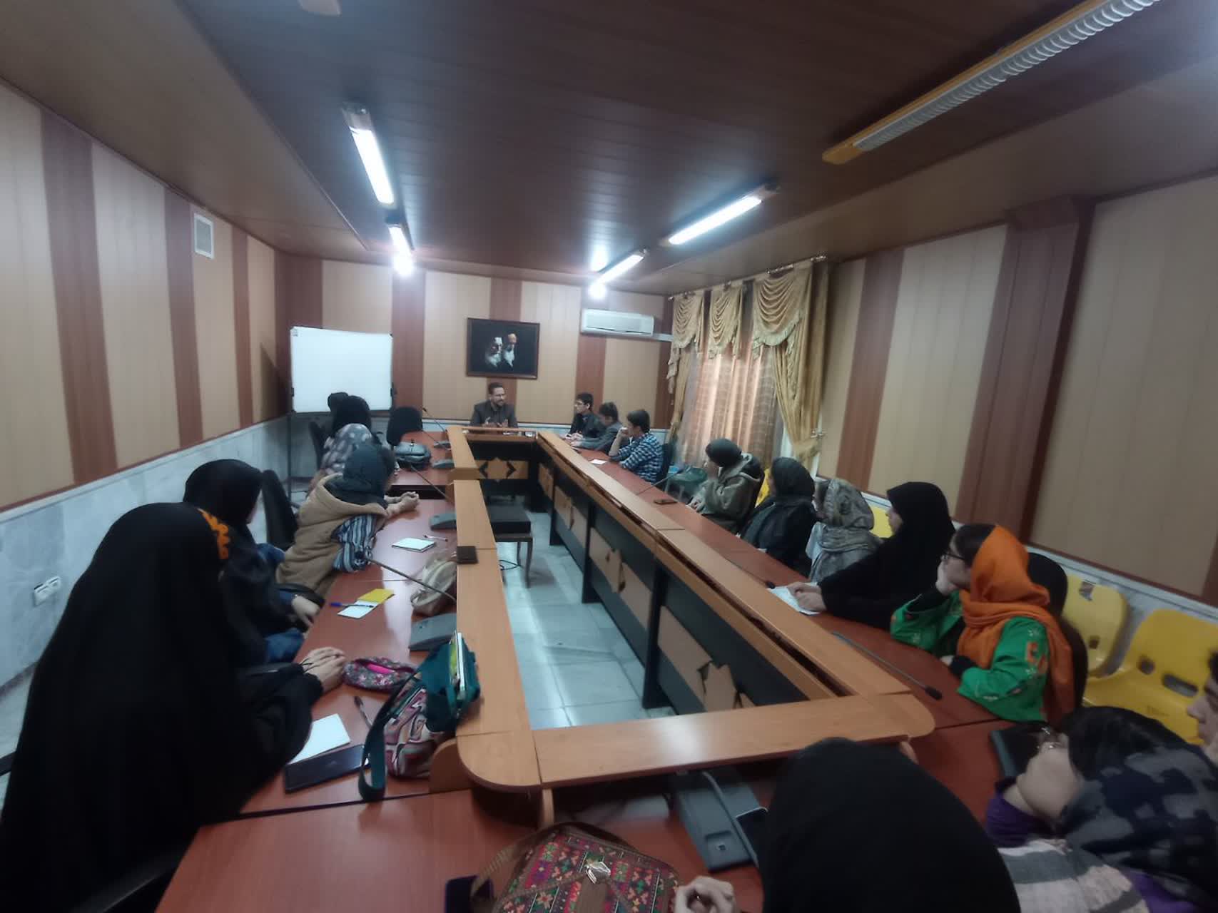 اولین جلسهی فصلنامهی فرهنگی، هنری و ادبی کانون کرمانشاه برگزار شد