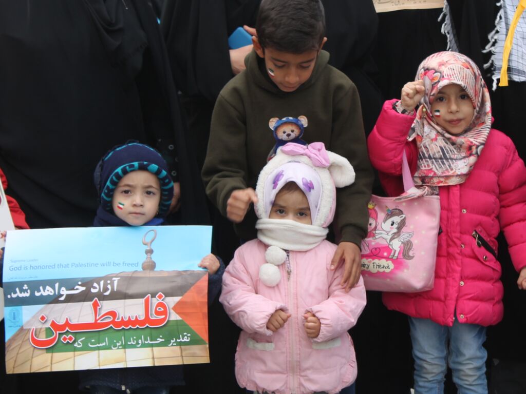 حضور مدیرکل و کارکنان اداره کل کانون پرورش فکری کودکان و نوجوانان استان همدان در راهپیمایی روز قدس