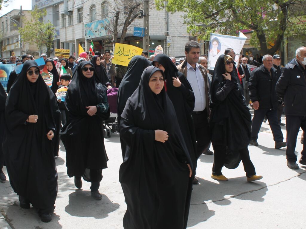 حضور مدیرکل و کارکنان اداره کل کانون پرورش فکری کودکان و نوجوانان استان همدان در راهپیمایی روز قدس 