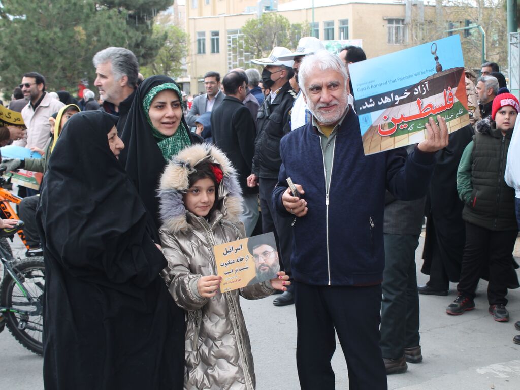 حضور مدیرکل و کارکنان اداره کل کانون پرورش فکری کودکان و نوجوانان استان همدان در راهپیمایی روز قدس