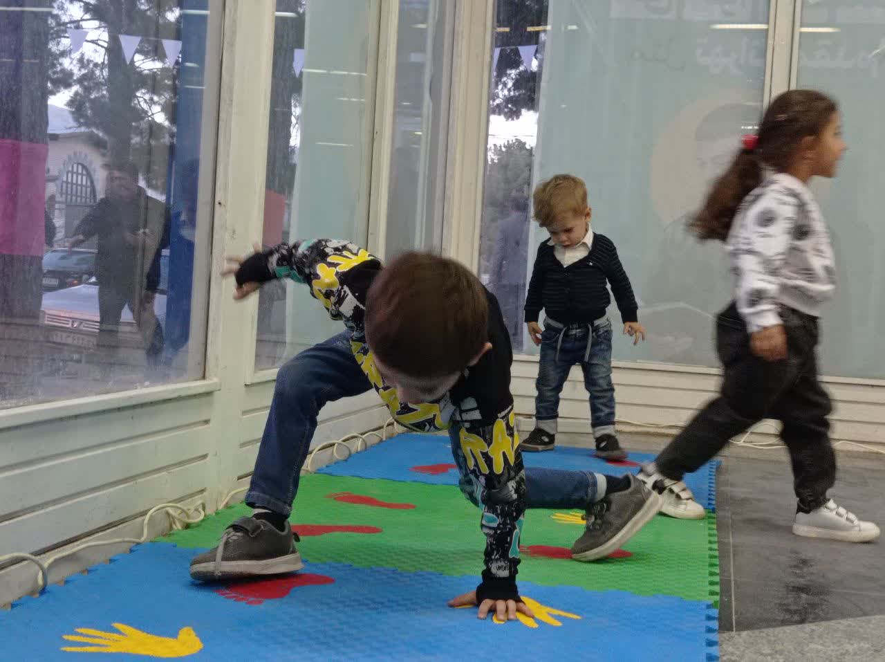 فعالیت غرفهی کانون در نمایشگاه قرآن و عترت کرمانشاه شروع شد