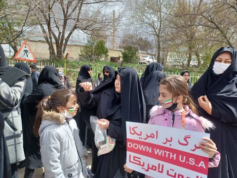 استقبال کودکان و نوجوانان از غرفه‌های کانون در راهپیمایی روز جهانی قدس در شهرهای استان آذربایجان شرقی - هشترود