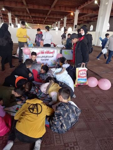 استقبال کودکان و نوجوانان از غرفه‌های کانون در راهپیمایی روز جهانی قدس در شهرهای استان آذربایجان شرقی - سراب