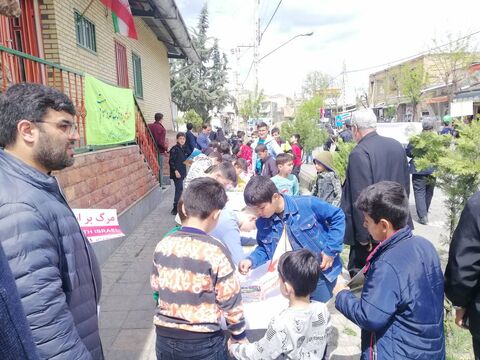 استقبال کودکان و نوجوانان از غرفه‌های کانون در راهپیمایی روز جهانی قدس در شهرهای استان آذربایجان شرقی - کلیبر