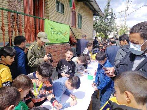 استقبال کودکان و نوجوانان از غرفه‌های کانون در راهپیمایی روز جهانی قدس در شهرهای استان آذربایجان شرقی - کلیبر