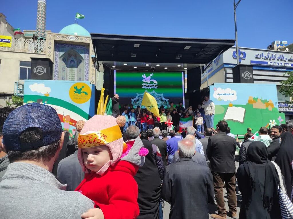 حضور چهار دستگاه تماشاخانه سیار کانون در راهپیمایی روز جهانی قدس حضور چهار دستگاه تماشاخانه سیار کانون در حمایت از کودکان فلسطینی