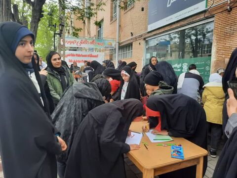 استقبال کودکان و نوجوانان از غرفه‌های کانون در راهپیمایی روز جهانی قدس در شهرهای استان آذربایجان شرقی - هادیشهر