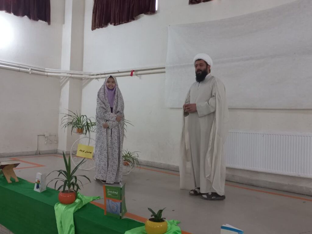 ویژه برنامه بهشتیان کوچک در مراکز فرهنگی هنری شماره ۳ و ۵ کانون پرورش فکری همدان