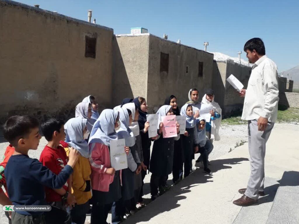 اجرای ویژه برنامه های فرهنگی هنری کتابخانه های سیار روستایی نهاوند و تویسرکان