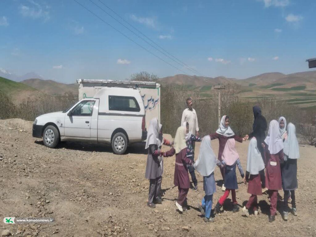 اجرای ویژه برنامه های فرهنگی هنری کتابخانه های سیار روستایی نهاوند و تویسرکان