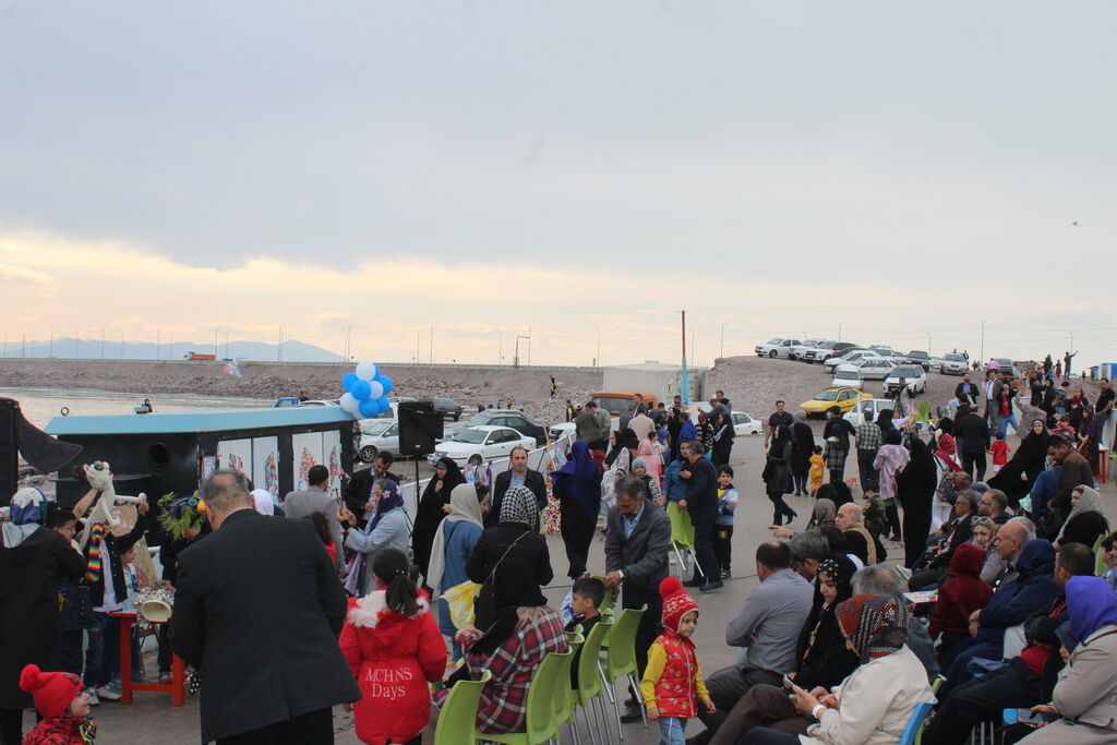 ویژه برنامه «پرواز بادبادک‌ها» در دریاچه ارومیه برگزار شد