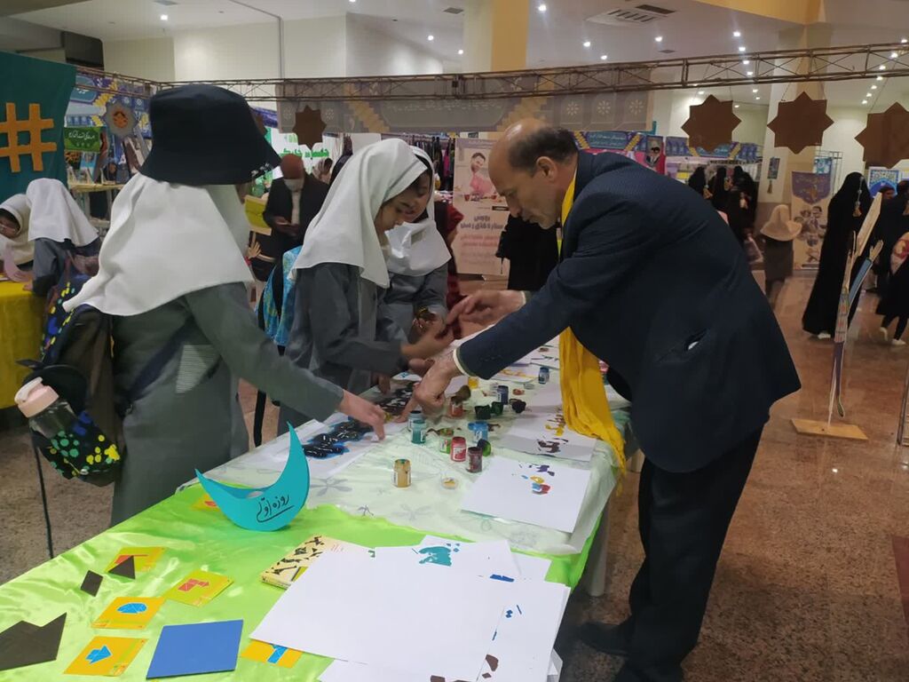 بازدید نماینده محترم ولی فقیه و امام جمعه همدان از ششمین نمایشگاه قرآن و عترت