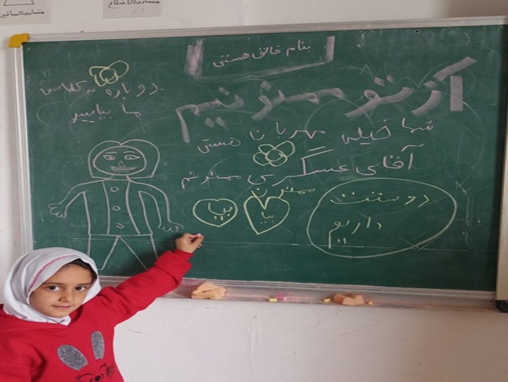 کودکان و نوجوانان روستای قابانقولو میزبان کتابخانه سیار روستایی کانون فامنین