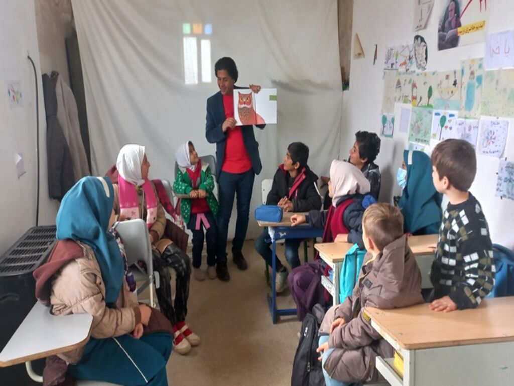 کودکان و نوجوانان روستای قابانقولو میزبان کتابخانه سیار روستایی کانون فامنین