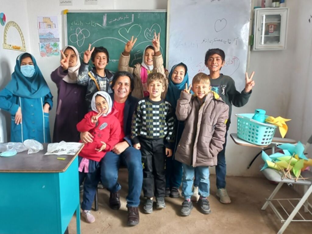 کودکان و نوجوانان روستای قابانقولو میزبان کتابخانه سیار روستایی کانون فامنین