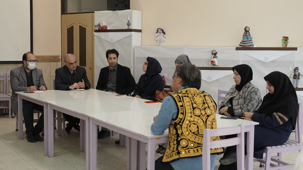 حضور معاونت پژوهش و مدیر مراکز رشد دانشگاه فردوسی مشهد در نمایشگاه «عاروس و آواها»