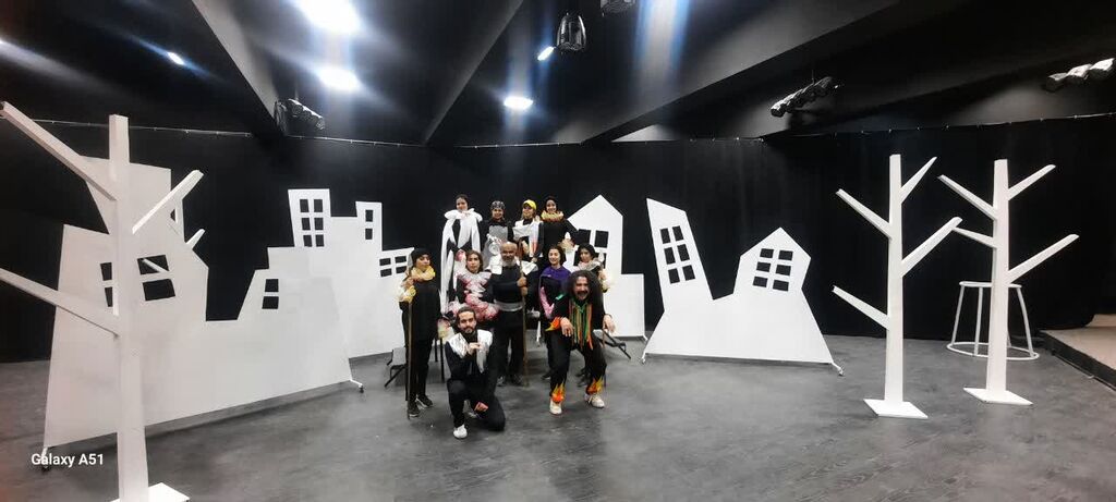 سمندر "سمندر و شهر کاغذی" به تماشاخانه ترنج می آید