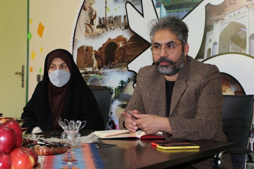 نشست هماندیشی با موضوع تبادلنظر پیرامون جشنوارههای قصهگویی