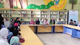 نشست انجمن شاعران نوجوان روشنا در کانون استان مرکزی