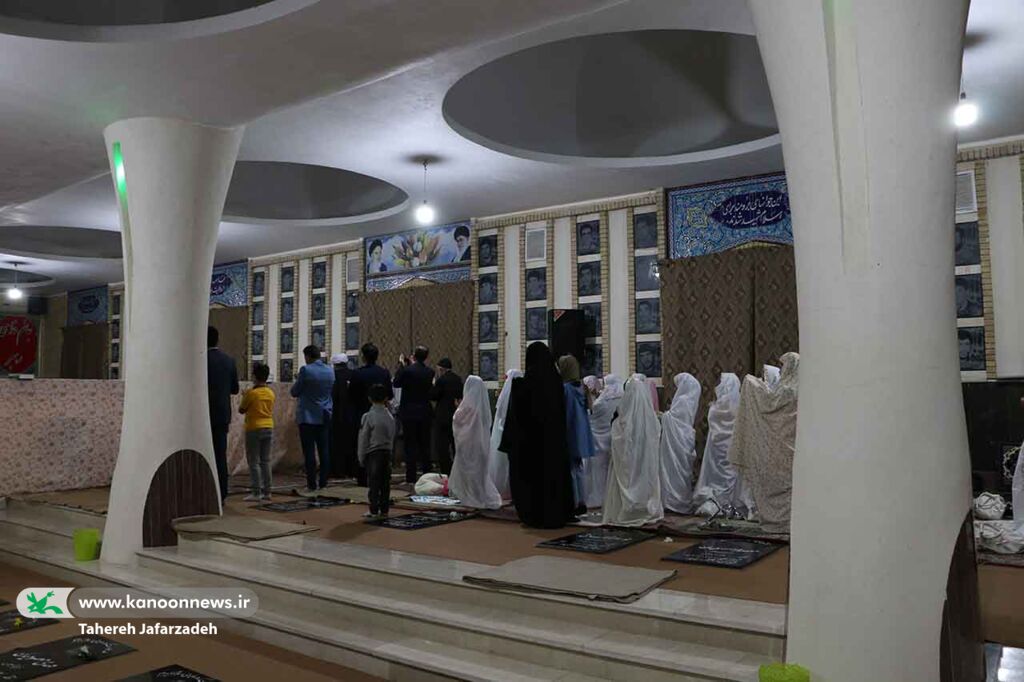 ضیافت روزهاولیهای کانون مهدیشهر در جوار شهدا