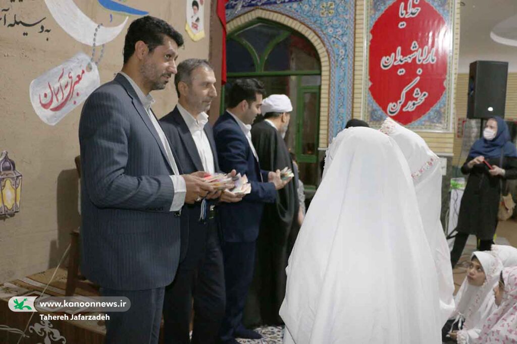 ضیافت روزهاولیهای کانون مهدیشهر در جوار شهدا