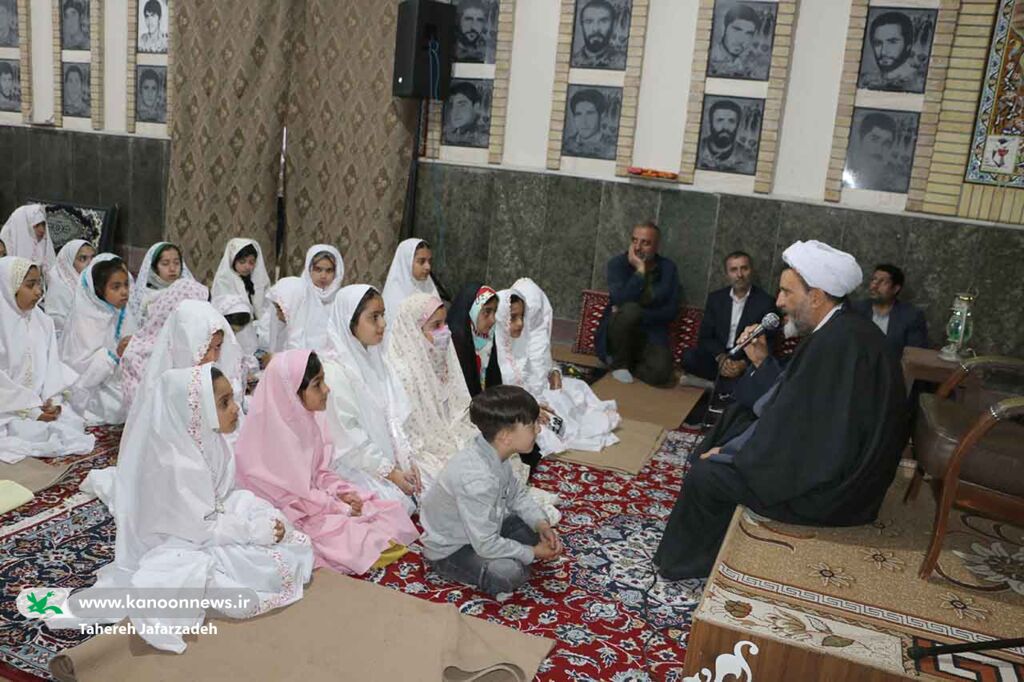 ضیافت روزهاولیهای کانون مهدیشهر در جوار شهدا