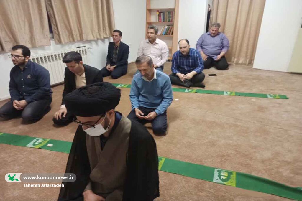 دورهمی به صرف افطار در کانون سمنان/ تجلیل از همکار پیشکسوت