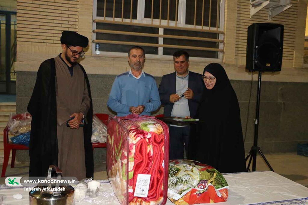 دورهمی به صرف افطار در کانون سمنان/ تجلیل از همکار پیشکسوت